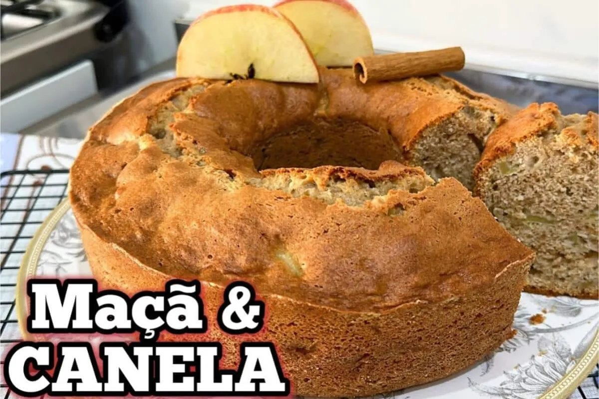 Bolo de maçã com casca feito no liquidificador fofinho com sabor especial da fruta inteira