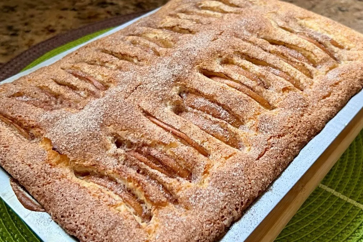 Bolo de maçã com coco: grande, fácil e o mais fofo para o seu café da tarde