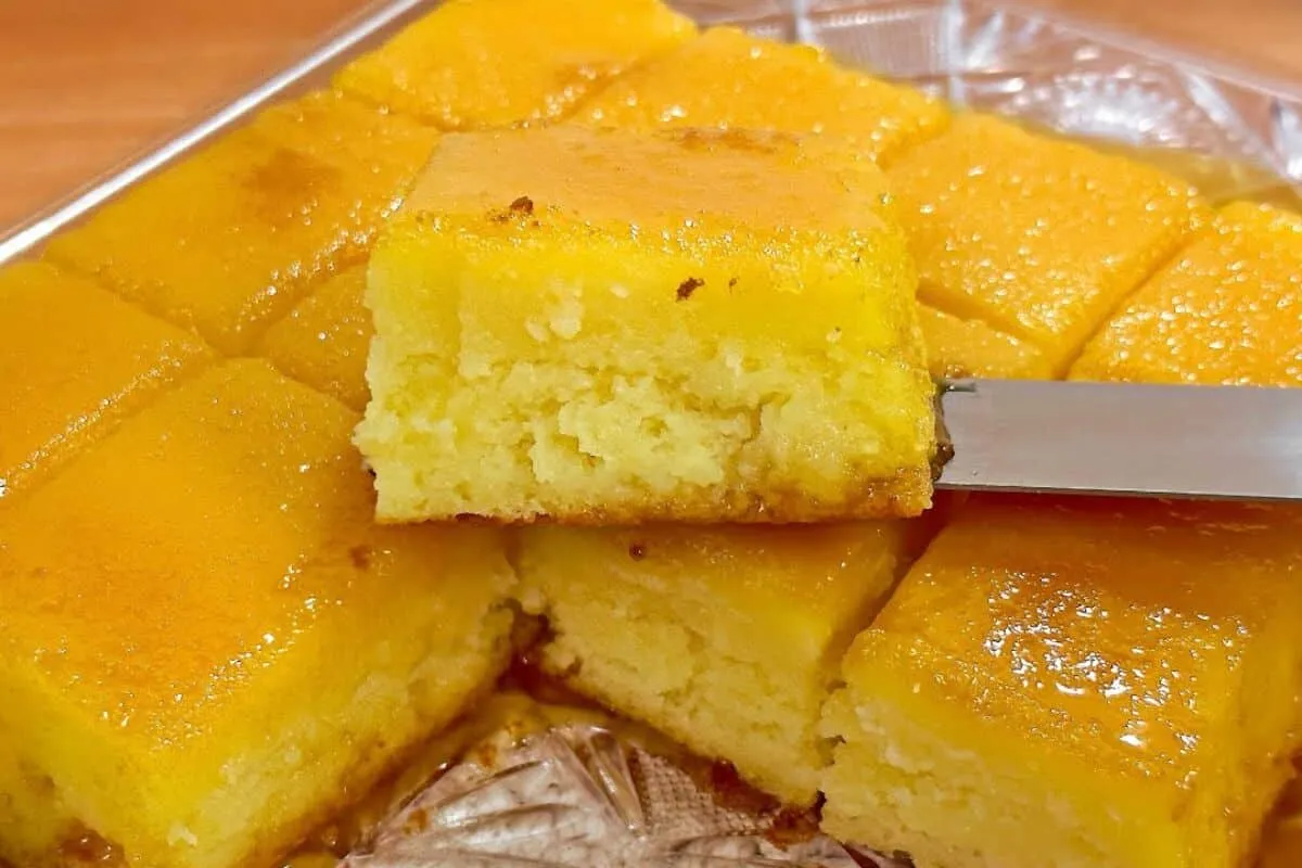 Bolo de macaxeira com cremosidade incomparável, para servir quentinho no café da tarde