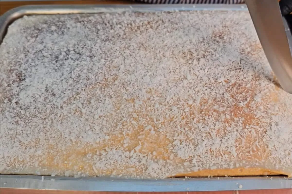 Bolo de Maisena: super macio feito com leite de coco, perfeito com café do feriado