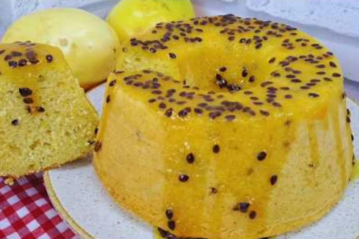 Bolo de maracujá fofinho e delicioso, perfeito para servir no café ou lanche da tarde