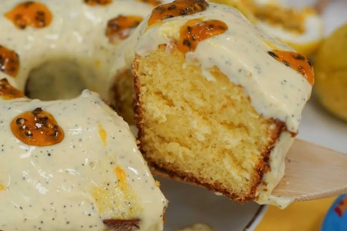 Bolo de maracujá fofinho e fácil de fazer: receita simples para o seu café da tarde