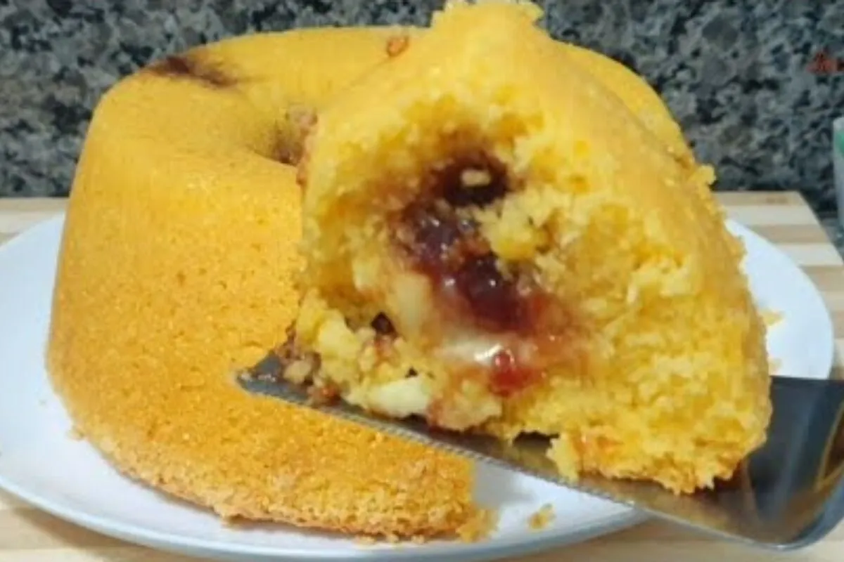 Bolo de milho com queijo e goiabada: uma receita tão fofinha que desmancha na boca
