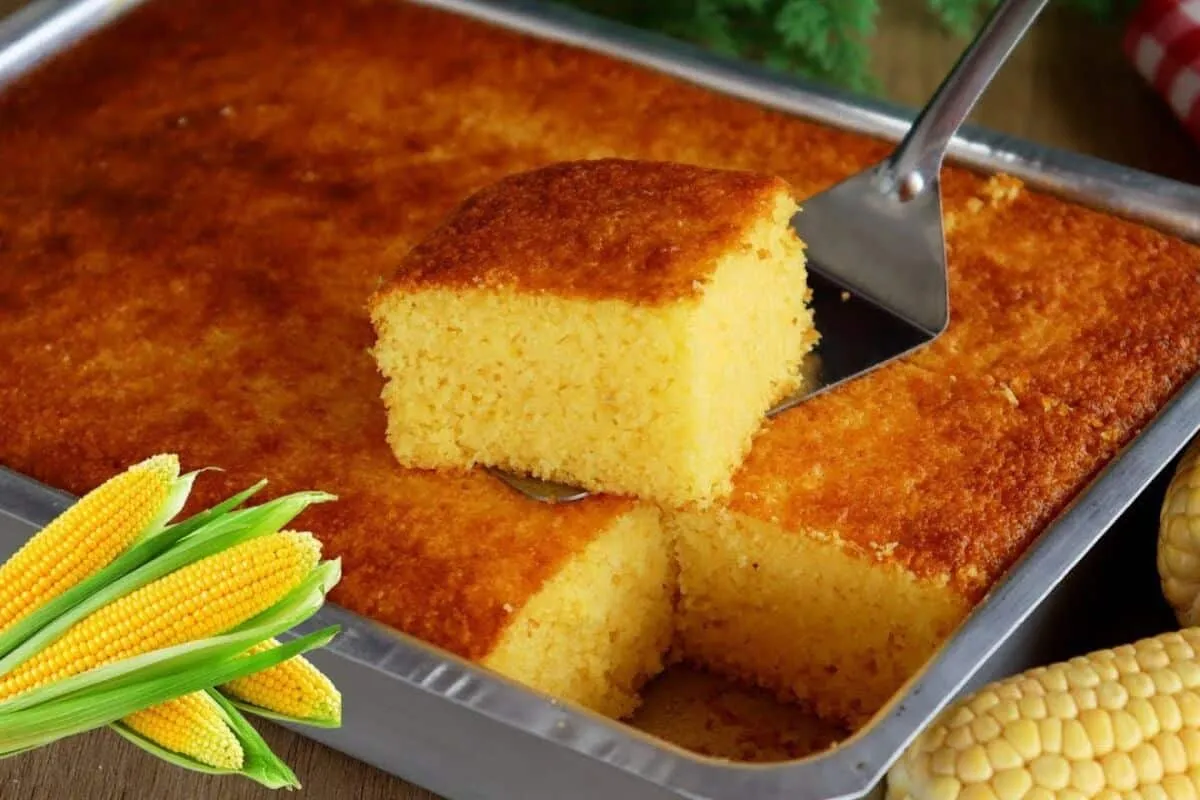 Bolo de milho fofinho com apenas 2 espigas que comprei na feira: receita simples e deliciosa