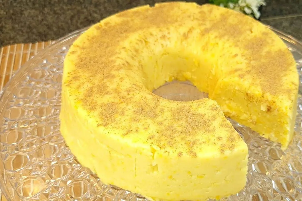Bolo de milho sem forno: uma receita surpreendente e prática para você preparar um bolo delicioso sem usar o fogão