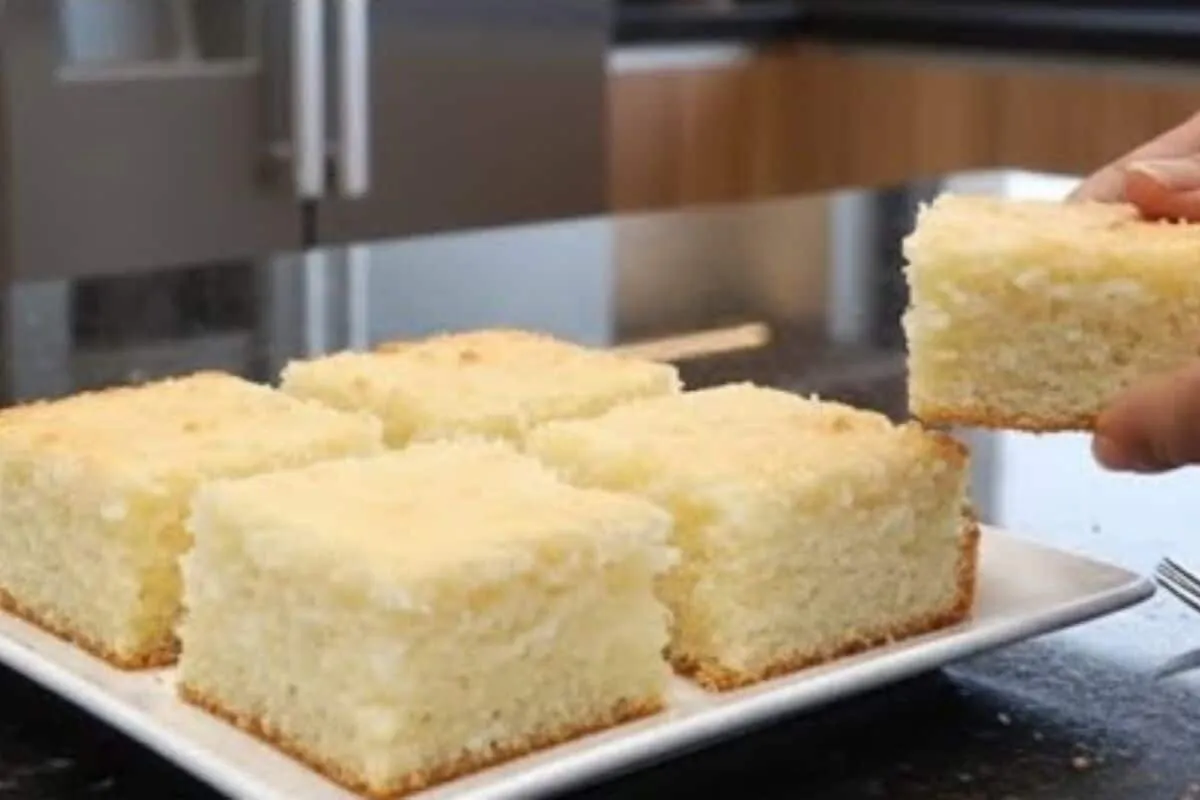 Bolo de tapioca com coco, uma sobremesa  muito fácil de preparar e irresistível