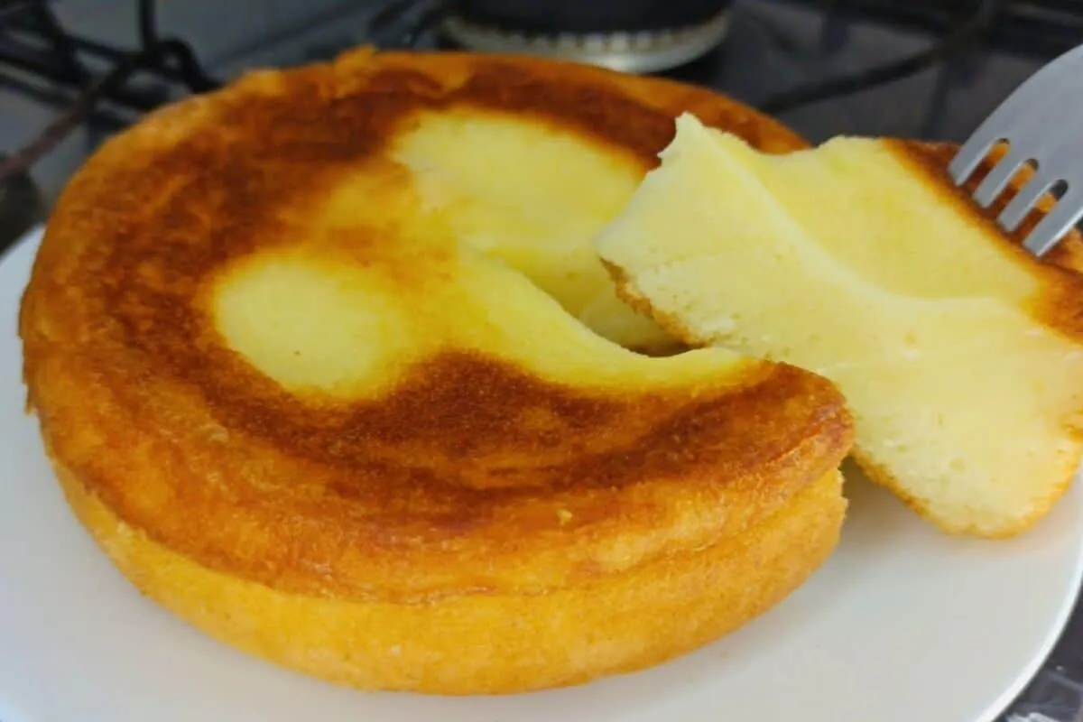 Bolo de tapioca de frigideira: use apenas 1 ovo e faça essa delícia pronta em minutos para o café da manhã.