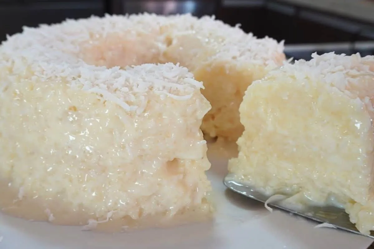Bolo de tapioca fácil e delicioso para servir bem gelado na sobremesa