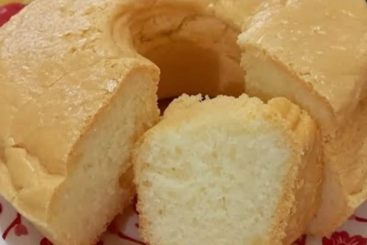 Bolo de tapioca fofinho e sem trigo, para substituir o pão e deixar seu café da manhã especial