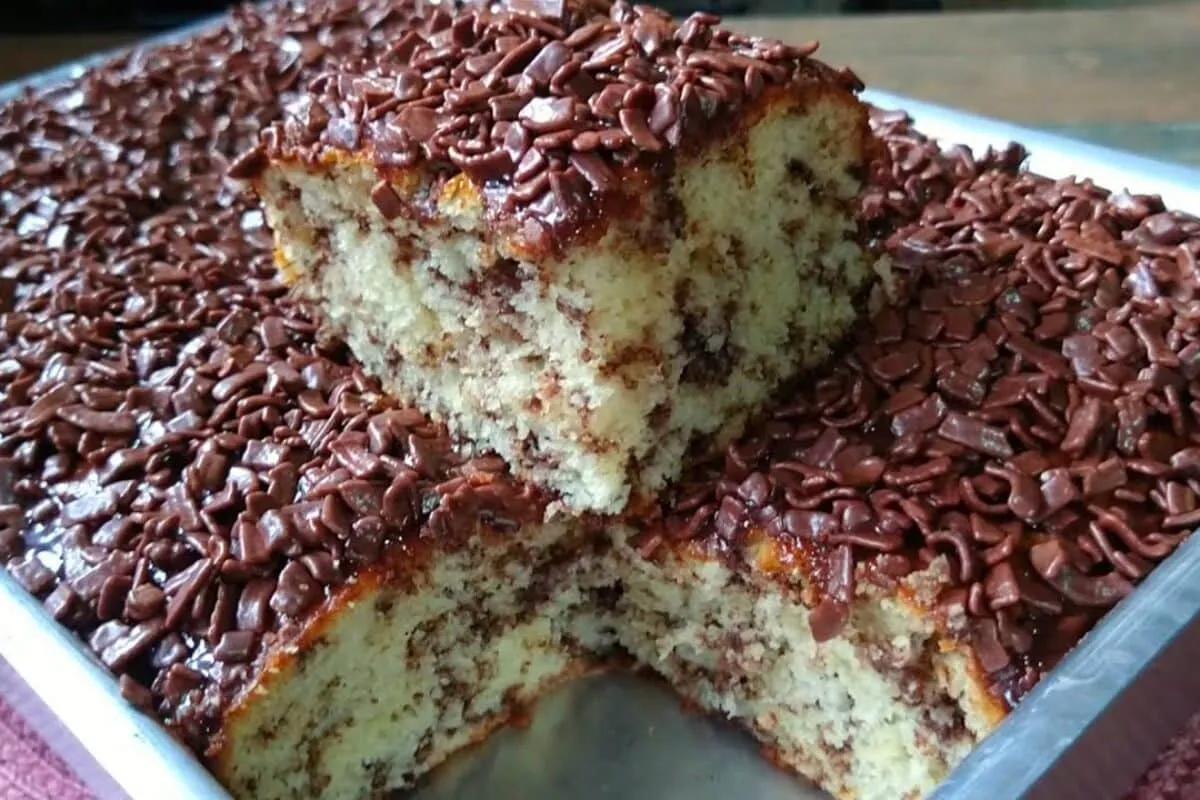 Bolo formigueiro úmido e fofinho: aquela receita clássica da vovó que todo mundo vai amar