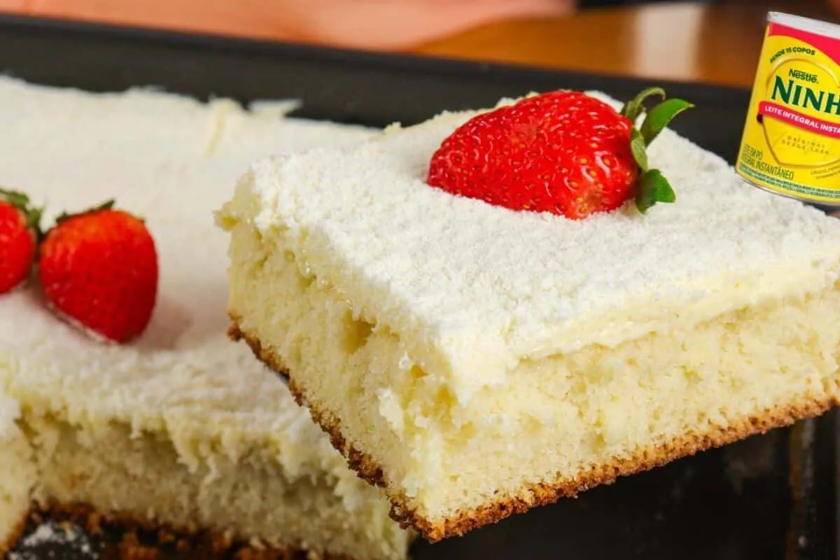 Bolo gelado de leite Ninho molhadinho e delicioso com cobertura que não vai ao fogo