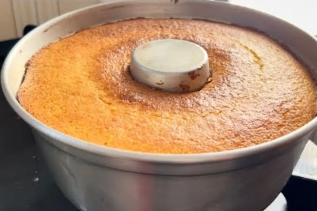 Bolo grande sem trigo feito no liquidificador fofinho e com sabor bem caseiro