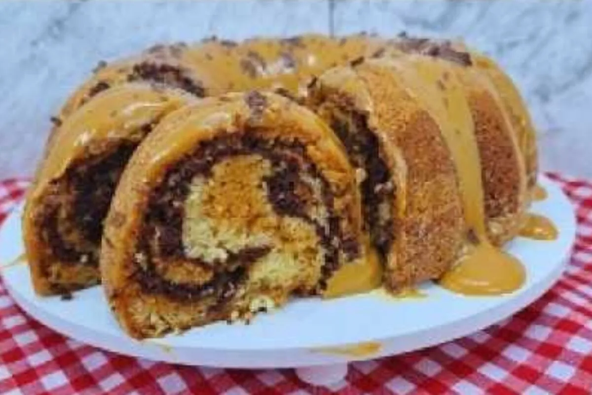 Bolo mármore de 3 sabores e cores para deixar sua mesa muito mais bonita e deliciosa