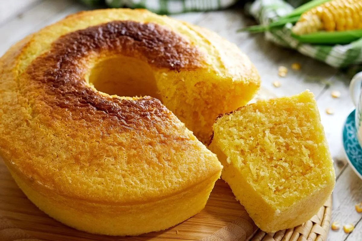 Bolo moça de bagaço de milho com sabor marcante e bem molhadinho