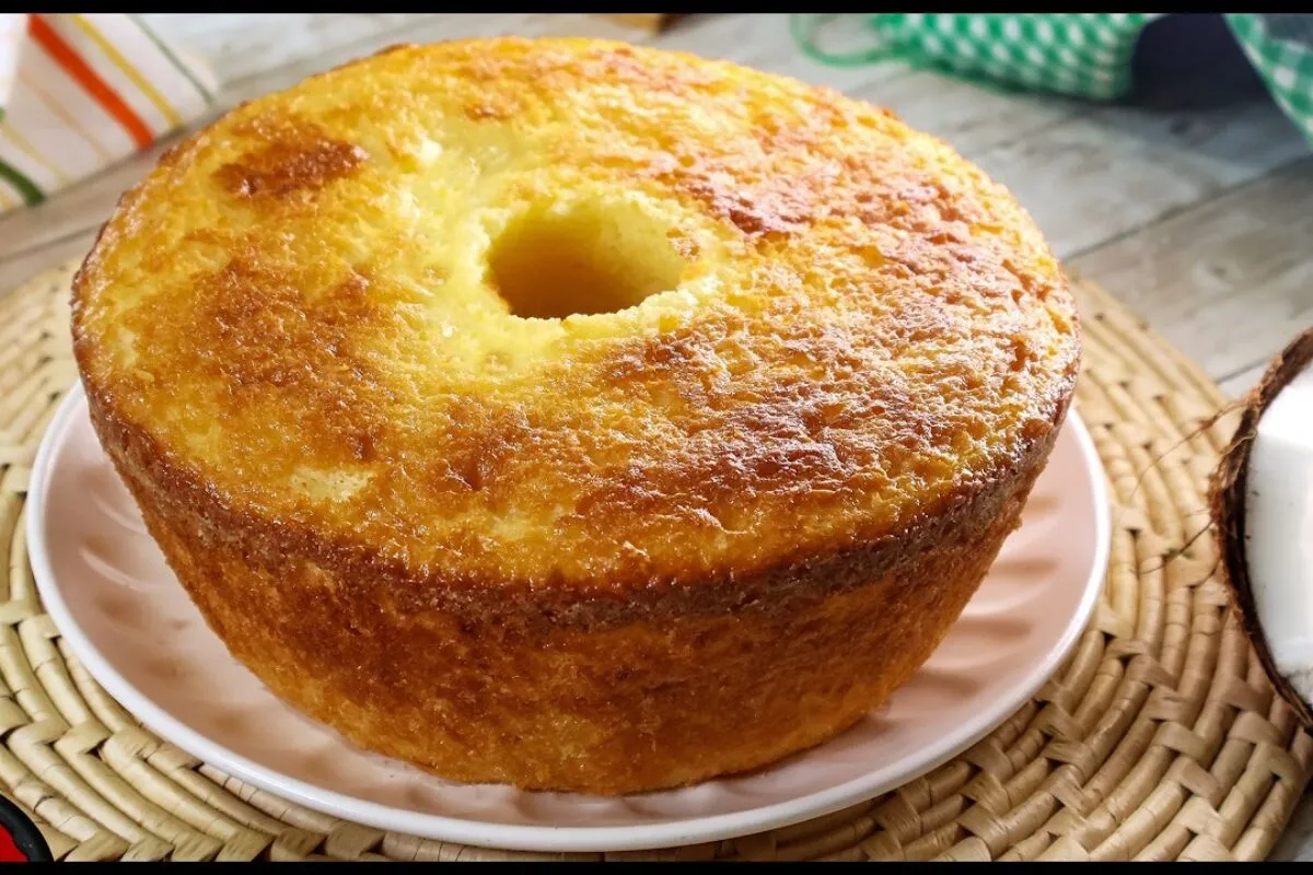 Bolo moça de coco: veja como fazer essa receita suculenta que derrete na boca