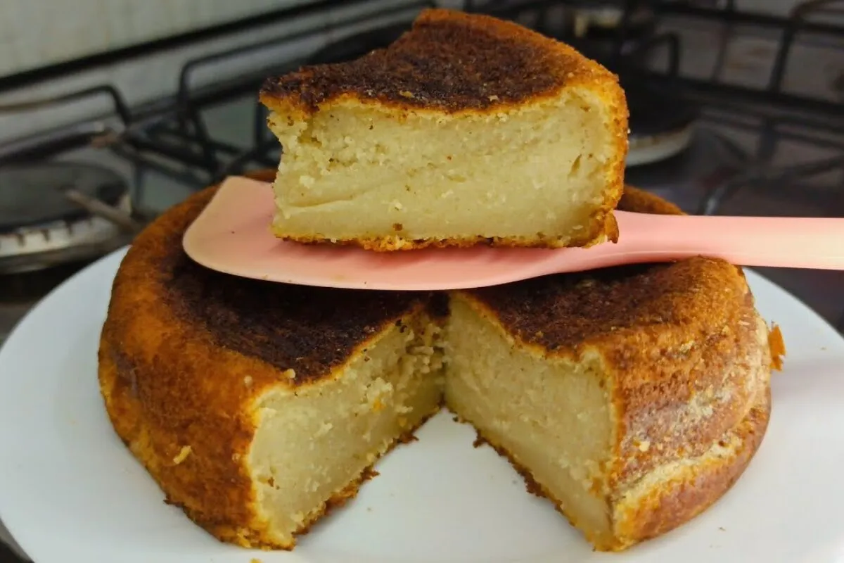 Bolo mole de aveia de frigideira, feito com apenas 1 ovo que fica pronto em minutos