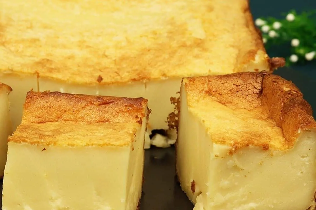 Bolo mole de liquidificador, uma receita cremosa típica de vó que é fácil de fazer e fica irresistível