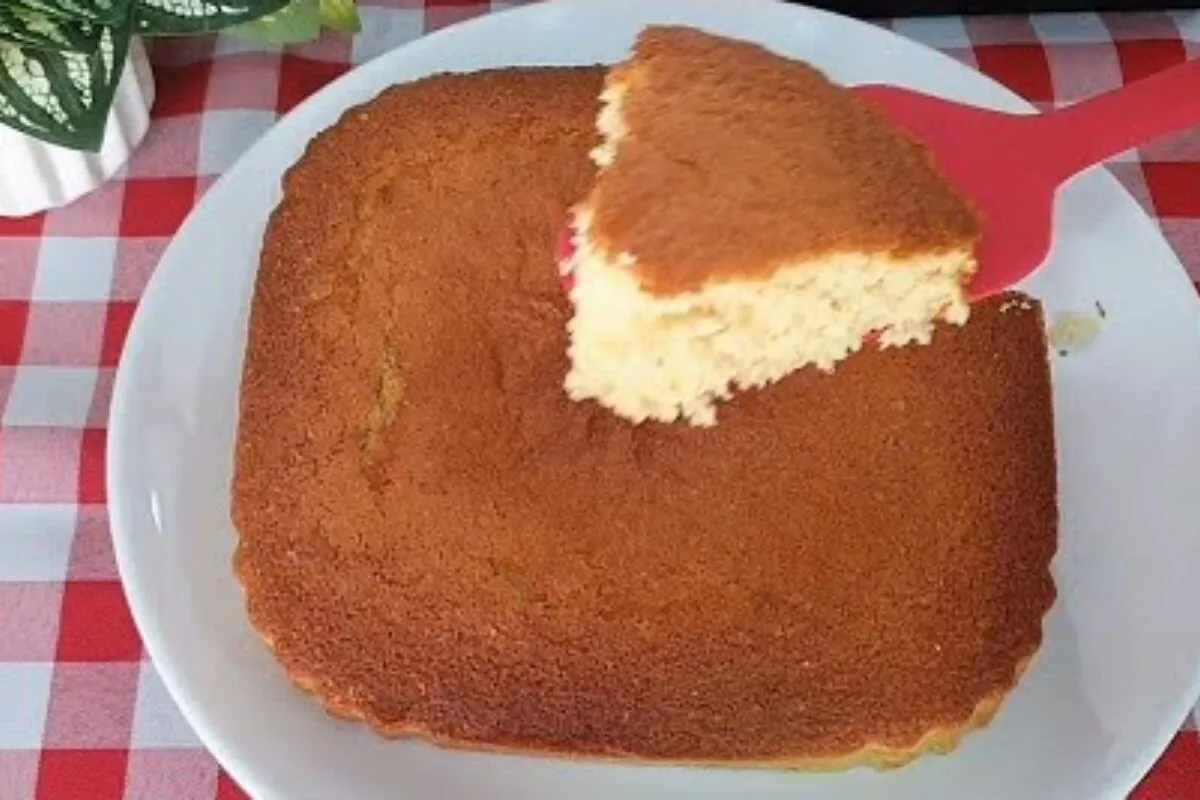 Bolo na airfryer, um bolo de laranja fofinho e rápido, perfeito para acompanhar um café