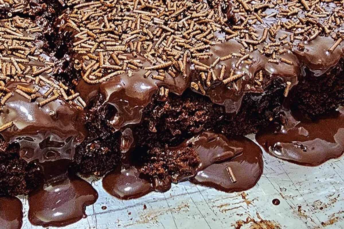 Bolo nega maluca de chocolate fofinho que derrete na boca e todo mundo pede de novo