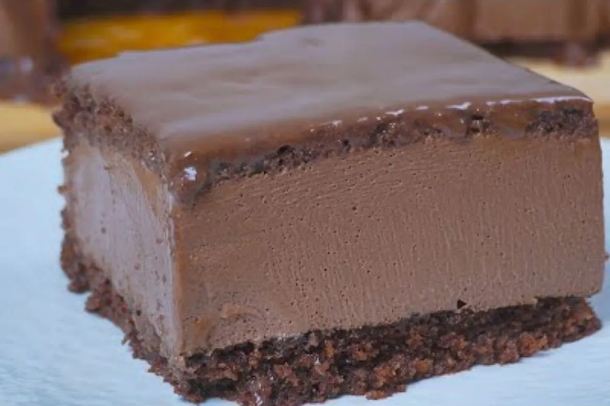 Bolo nuvem de chocolate fofinho e muito saboroso que derrete na boca a cada mordida