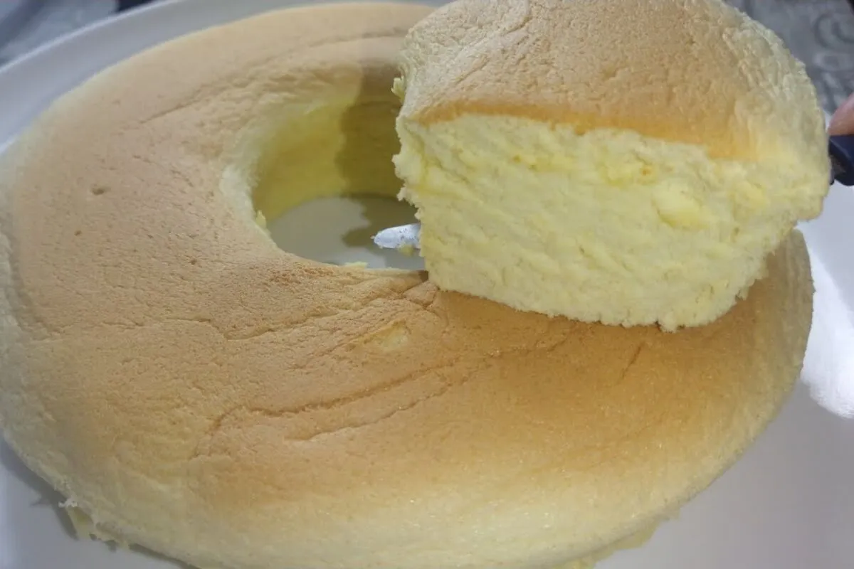 Bolo nuvem japonês leve que derrete na boca e fica perfeito com um café fresquinho