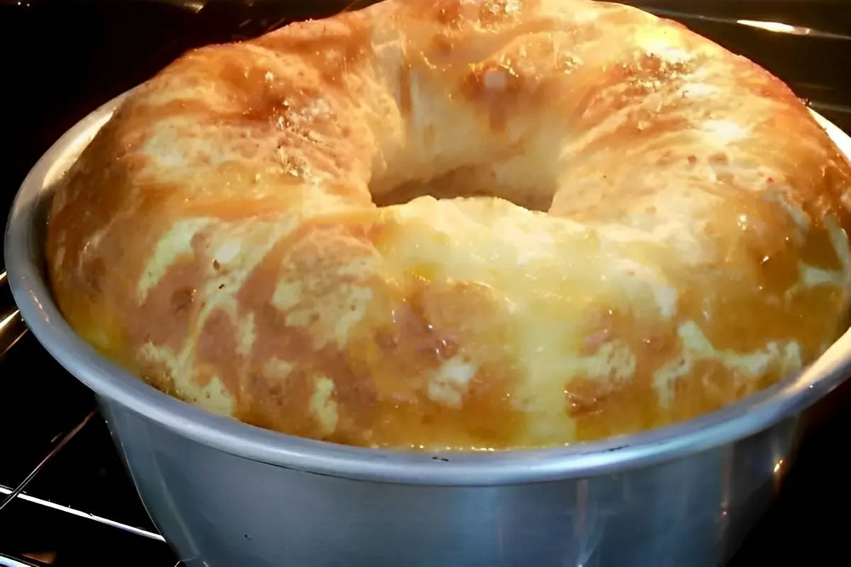 Bolo pão de queijo de liquidificador muito fácil para servir no lanche ou café