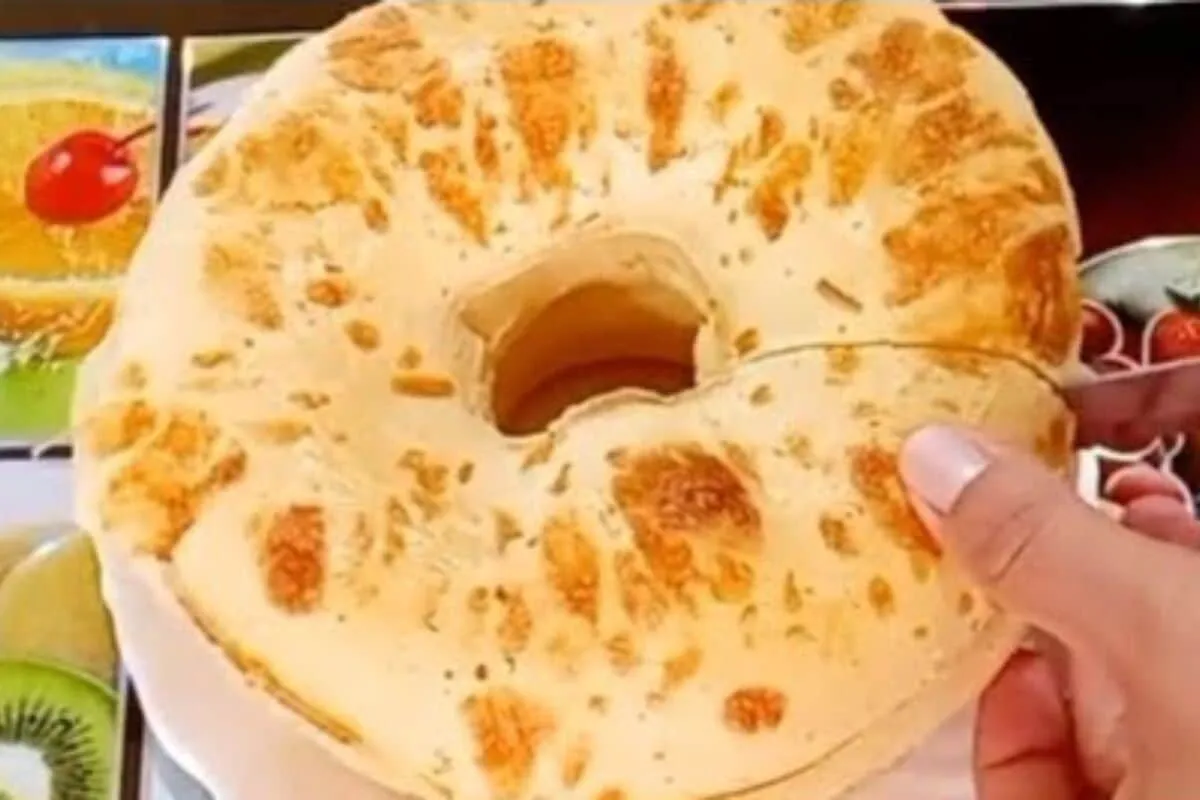 Bolo pão de queijo fácil e delicioso, perfeito para o café da manhã da sua família