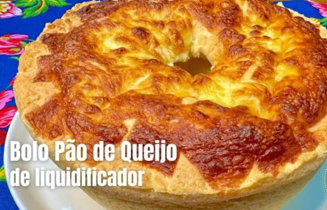 Bolo pão de queijo feito no liquidificador muito fácil para servir no café da manhã