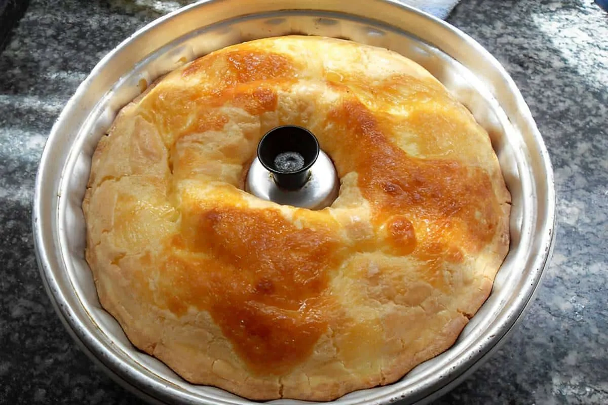 Bolo pão de queijo mineiro uma delícia que vai servir toda família em casa faço toda semana