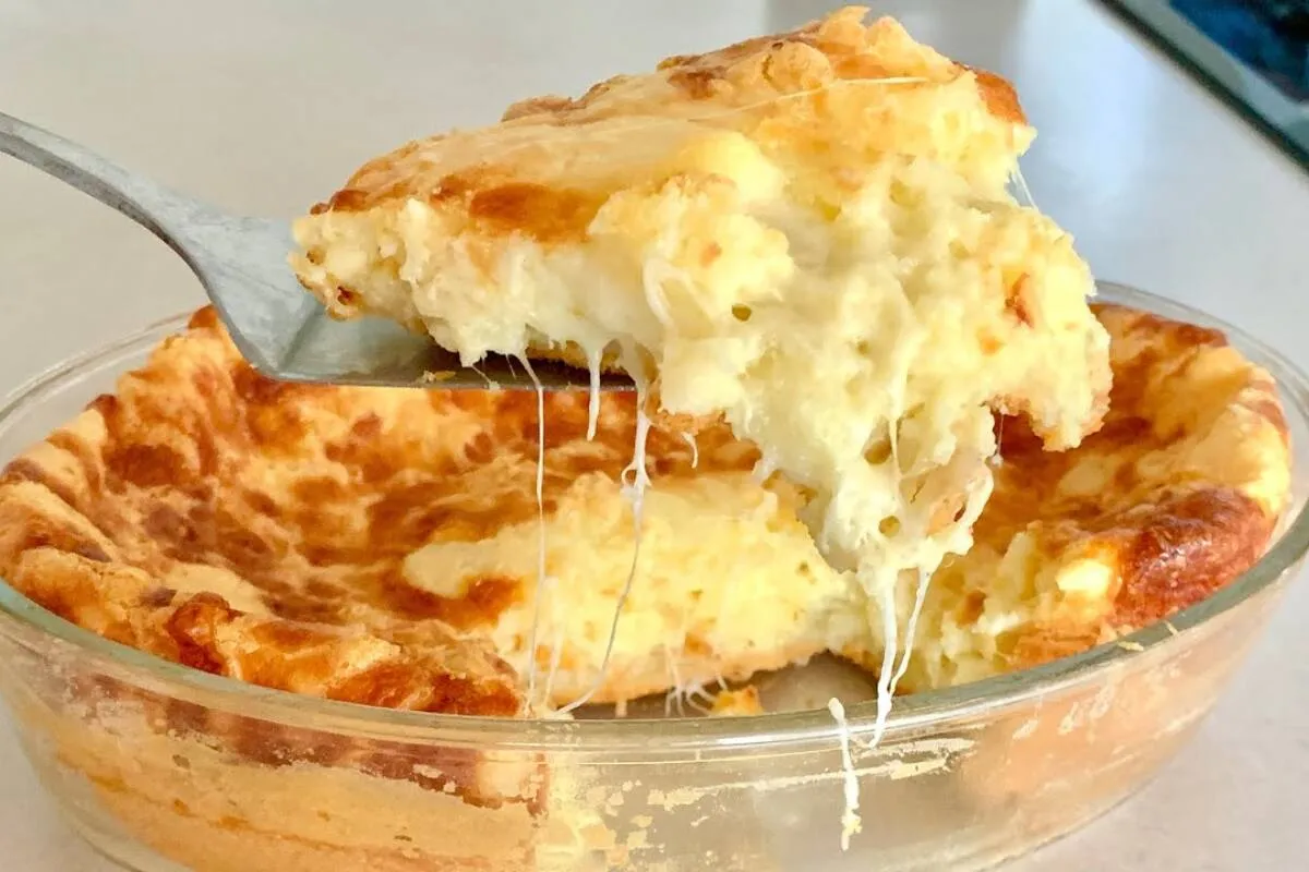 Bolo pão de queijo na travessa: uma ótima novidade para seu lanche da tarde no feriado