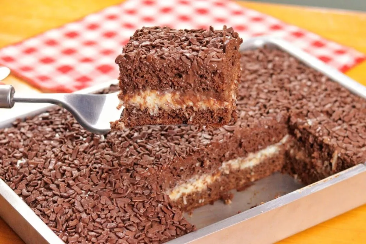 Bolo prestígio: bolo molhadinho com recheio cremoso, bolo gelado e fofinho para a sua Ceia de Natal