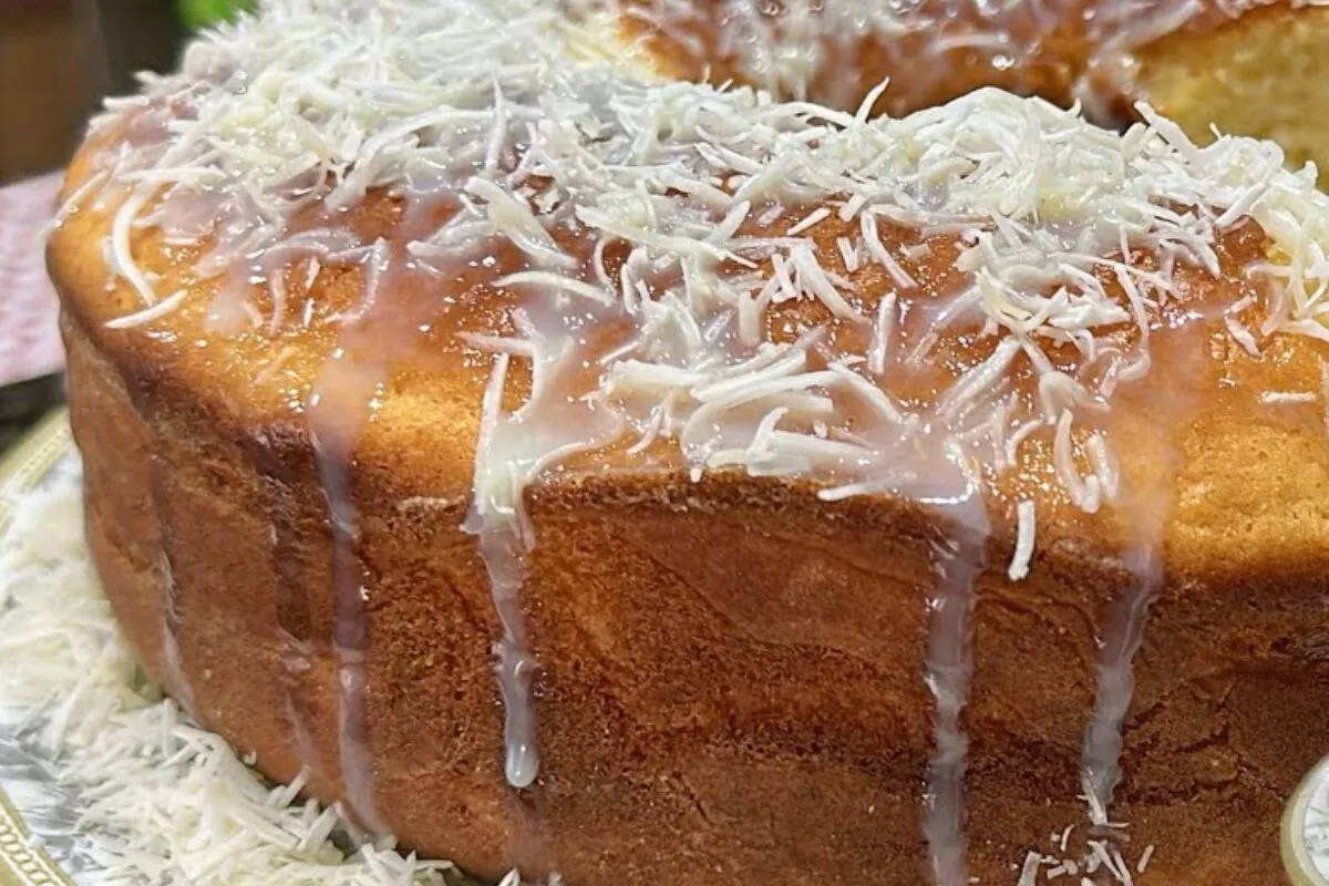 Bolo queijadinha fácil e rápido: a receita que fica com gostinho de queijo e é deliciosa