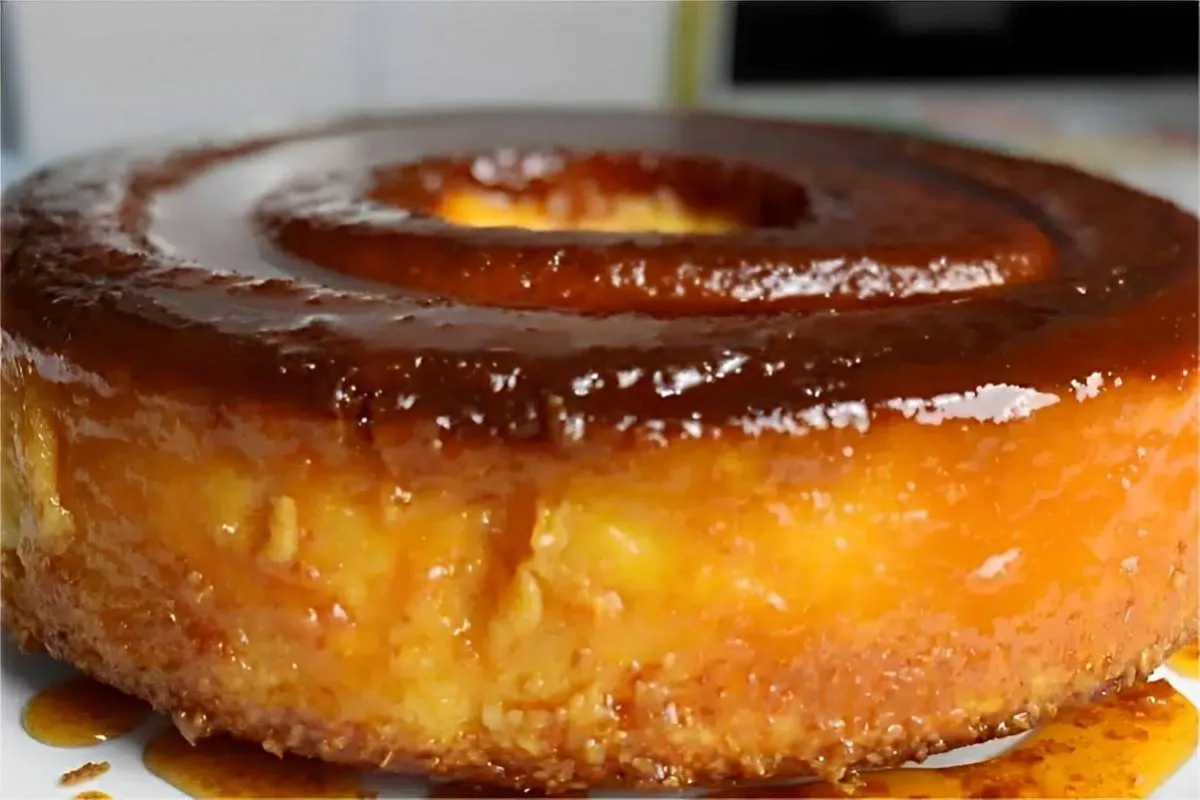 Bolo queijadinha fácil e rápido basta bater os ingredientes no liquidificador e assar na forma caramelizada