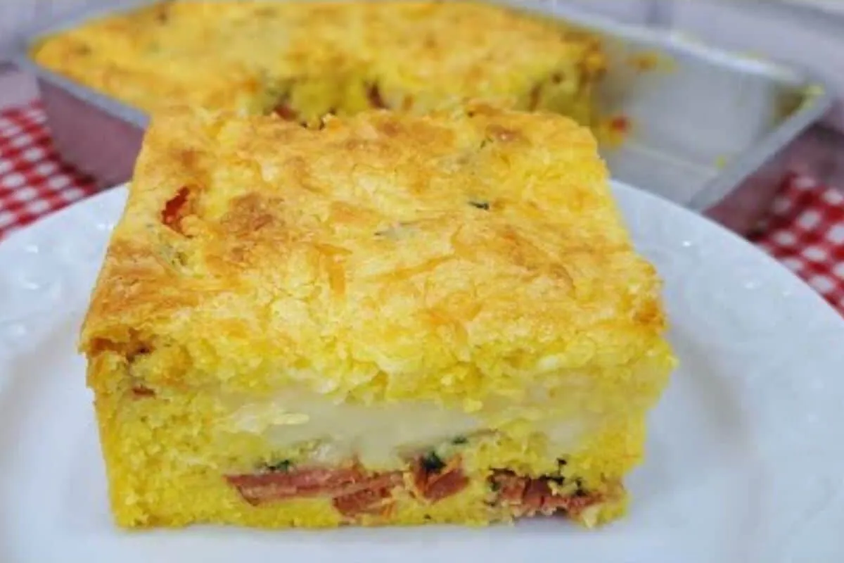 Bolo salgado de flocão com calabresa e requeijão: deliciosa para o seu lanche