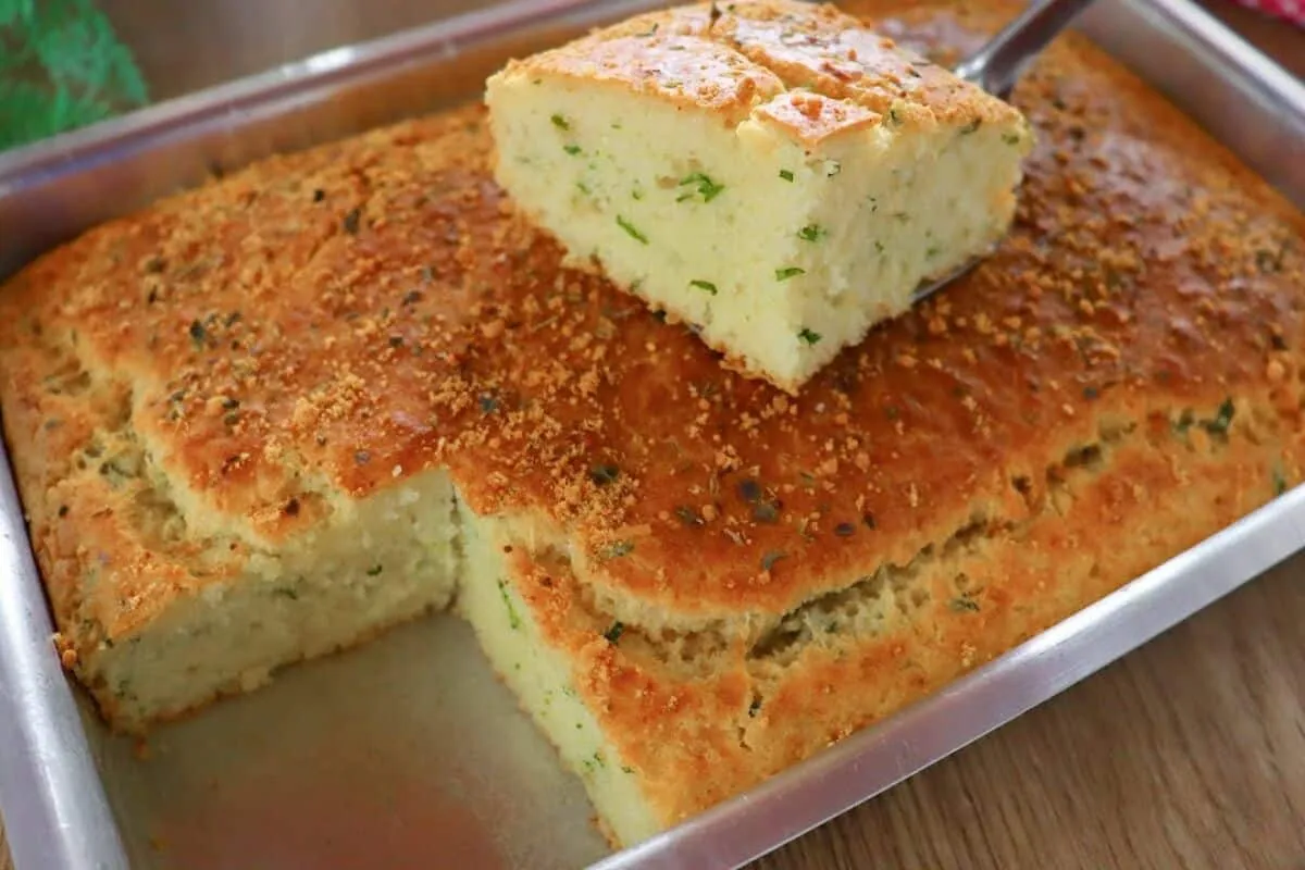 Bolo salgado fofinho, econômico e muito fácil para fazer um lanche delicioso e completo