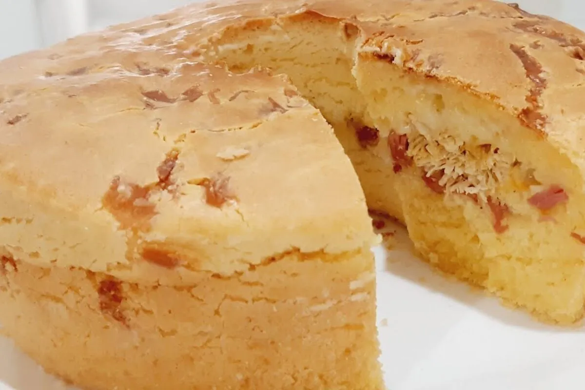 Bolo salgado recheado e sem trigo: a melhor opção para substituir o pão no café