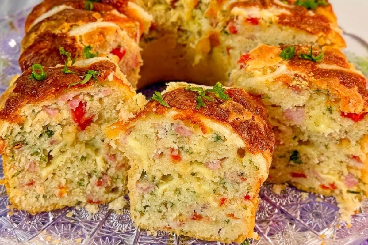 Bolo salgado super recheado e bem fofinho para o lanche da tarde