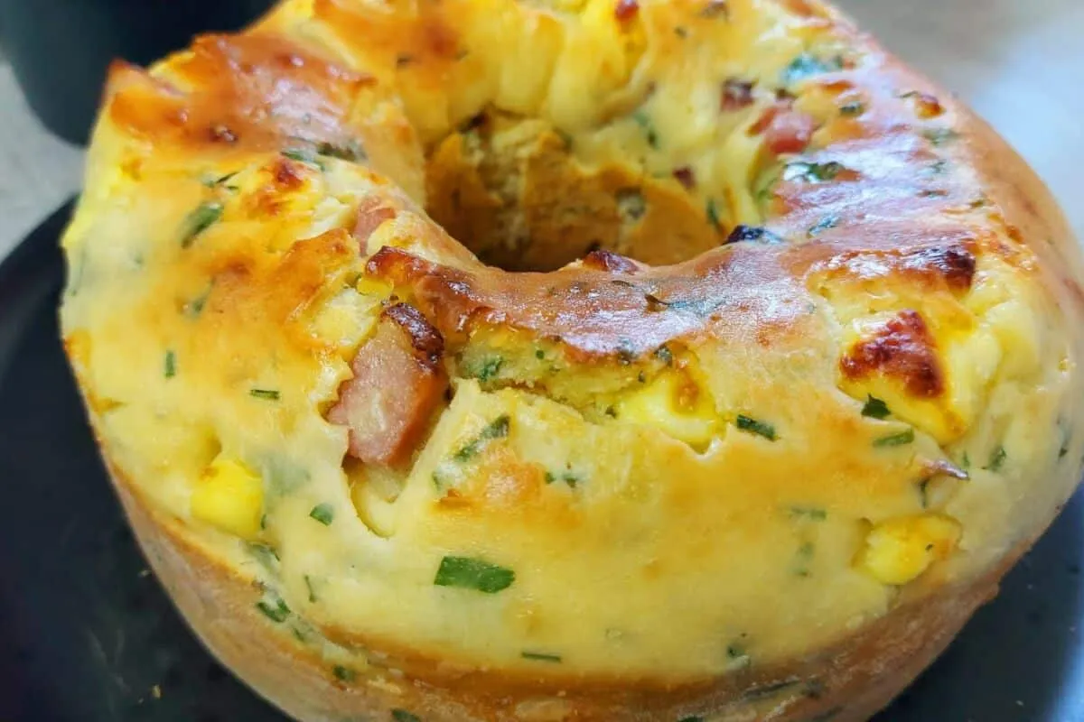 Bolo salgado úmido e saboroso: combina perfeitamente com seu café da manhã