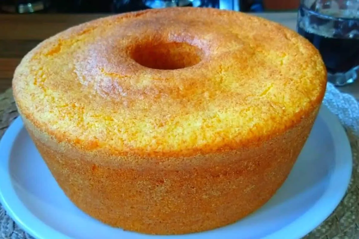 Bolo sem farinha de trigo: é só misturar para ter um bolo úmido e fofinho de dar água na boca