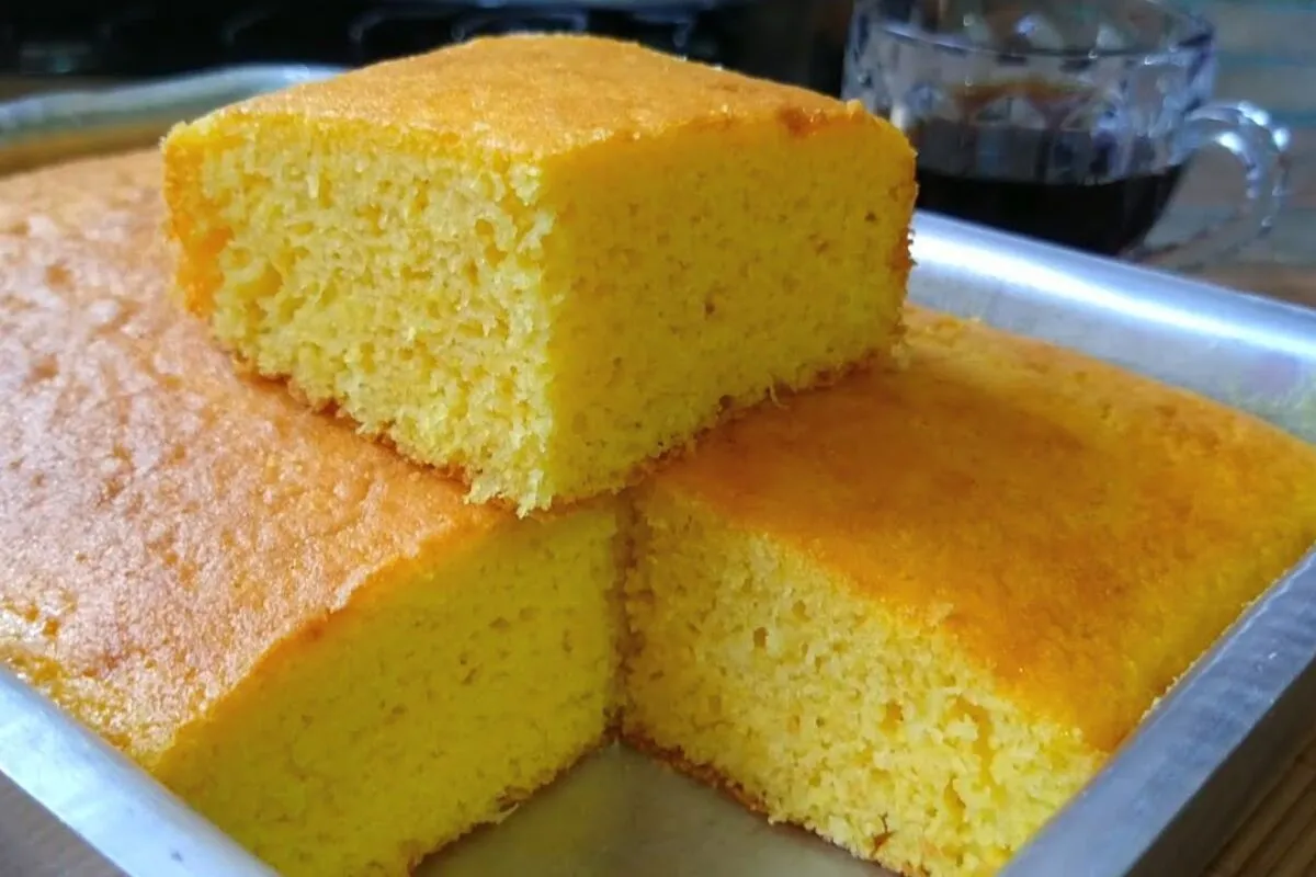 Bolo sem farinha e sem leite, batido no liquidificador, que fica fofinho e delicioso