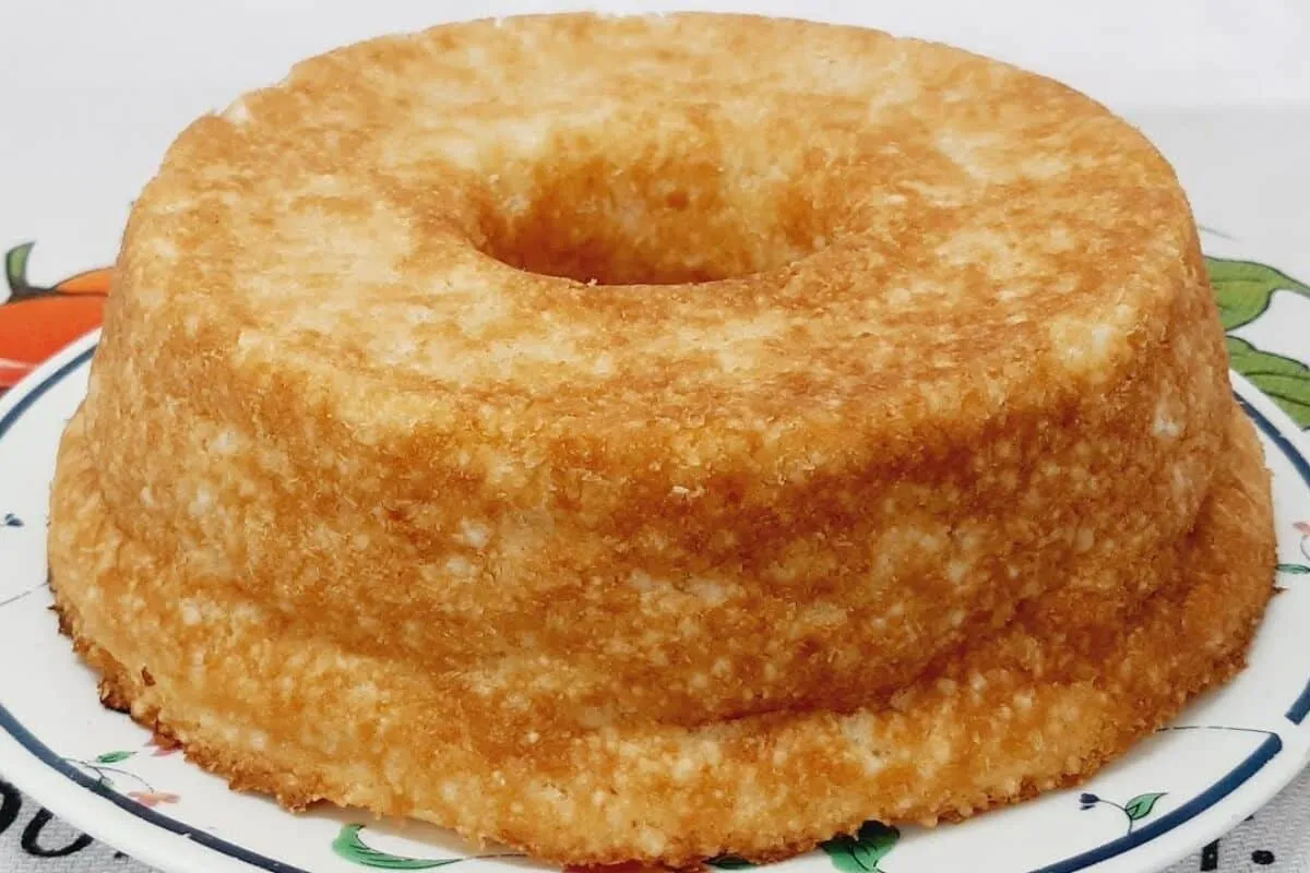 Bolo sem glúten fofinho e simples de preparar com poucos ingredientes