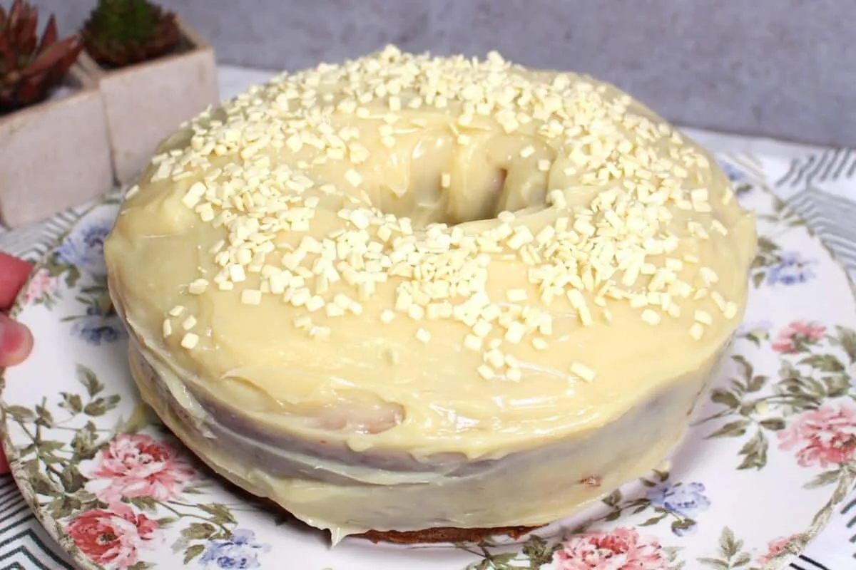 Bolo simples com iogurte: a receita fácil e deliciosa para o seu café da tarde ficar ainda melhor.
