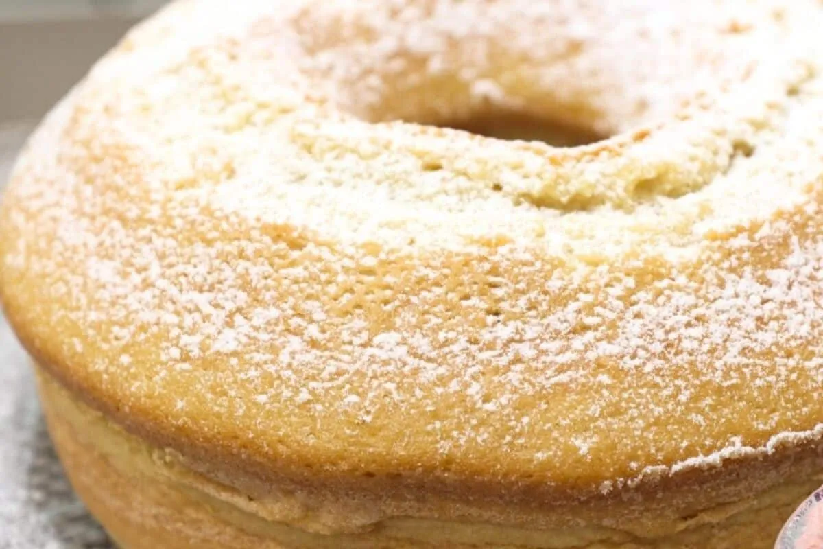 Bolo simples e fofinho: macio, fácil e rápido para o seu café da manhã de Natal