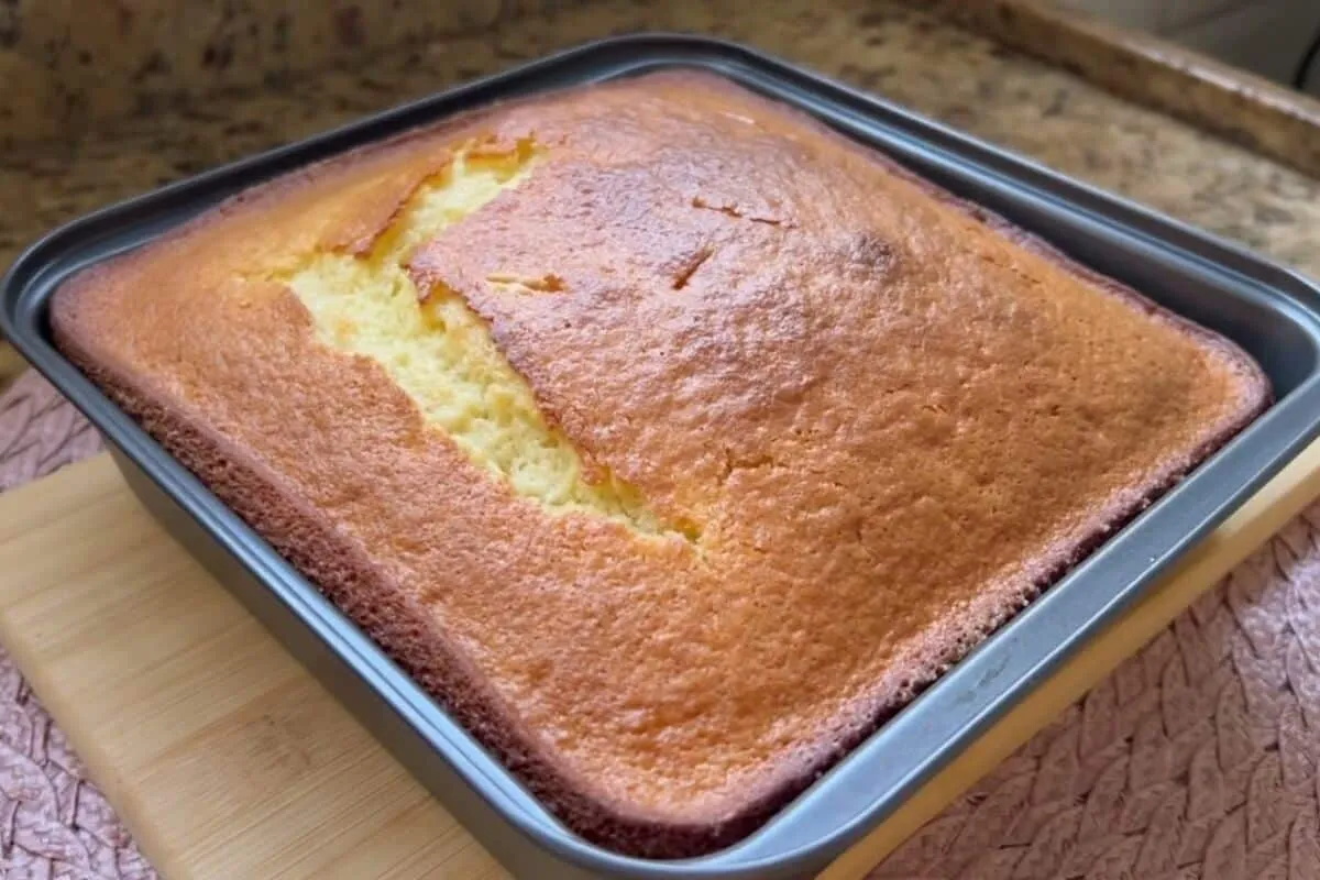 Bolo sol de laranja fofinho e grande, feito com 2 ovos e perfeito para o lanche da tarde