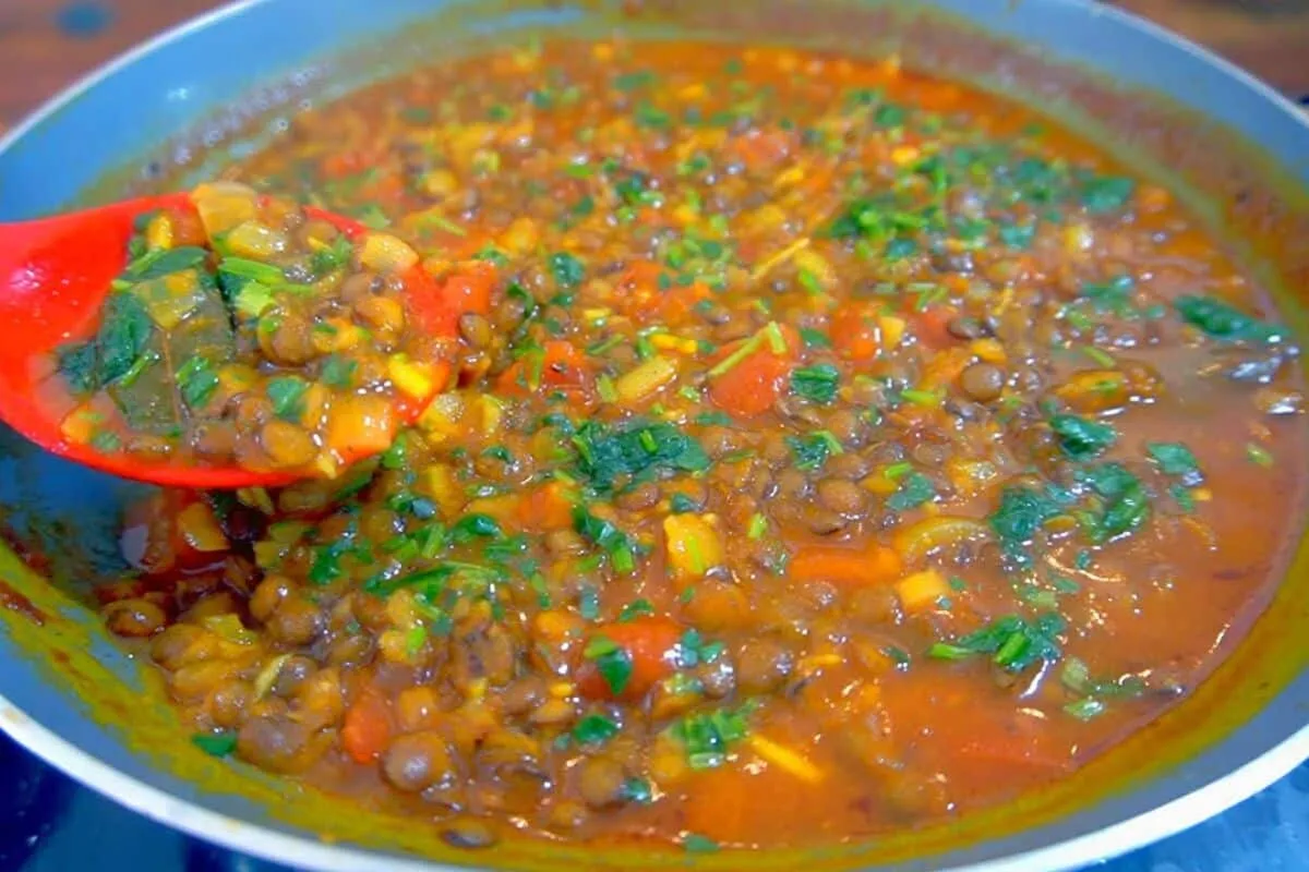 Bolonhesa de lentilha com sabor surpreendente e ideal para substituir a carne