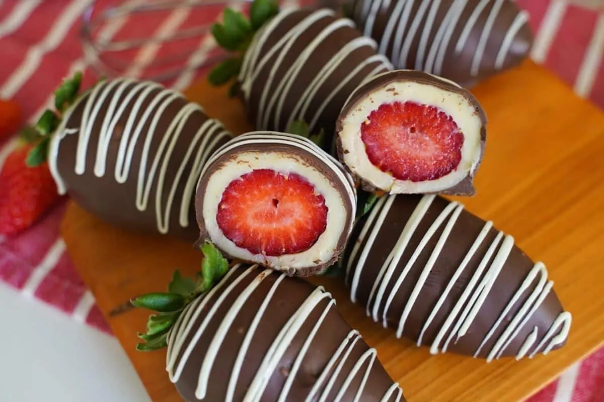 Bombom de morango: aprenda o passo a passo de como fazer esse doce clássico e delicioso