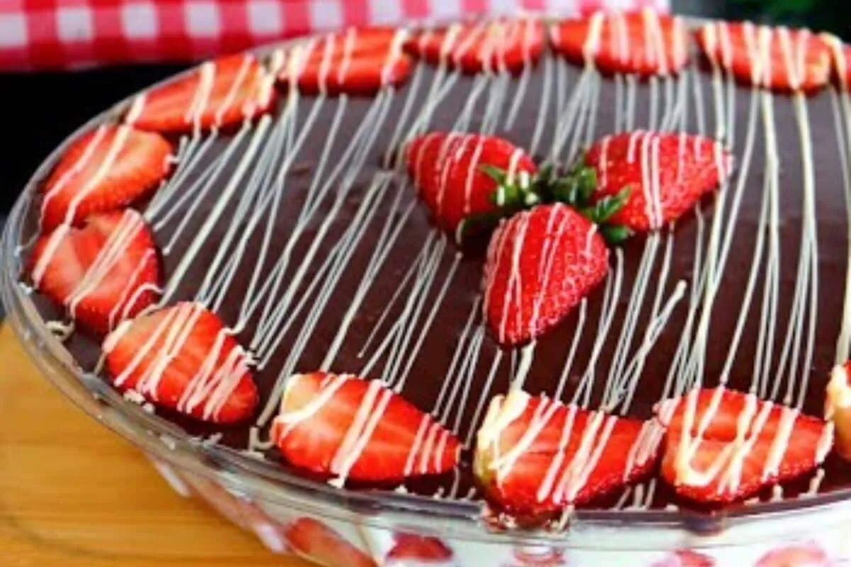 Bombom de morango, uma sobremesa prática e deliciosa que não leva gelatina, não vai ao fogo  e vai encantar a sua família