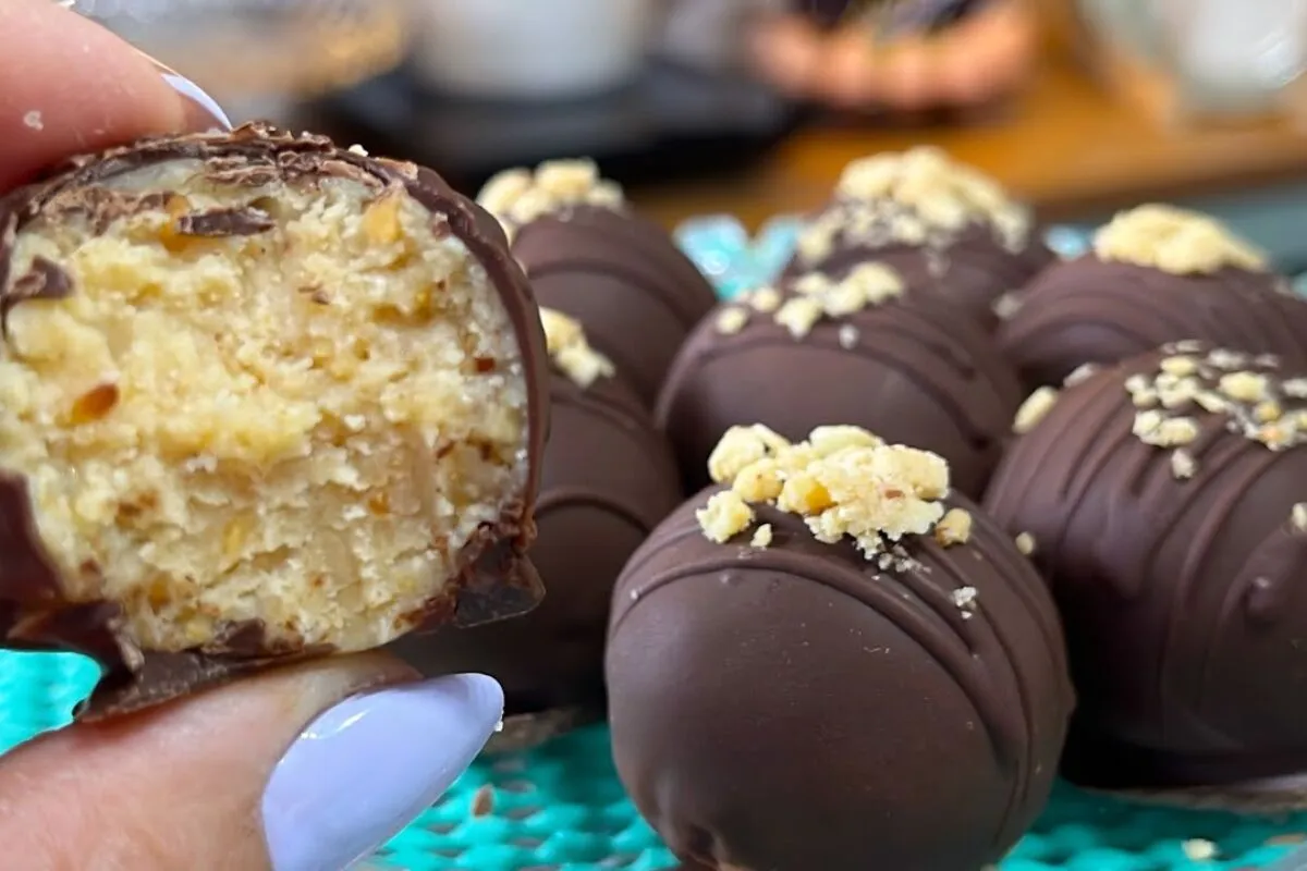 Bombom de paçoquinha sem leite condensado e sem fogão para sua festa de fim de ano