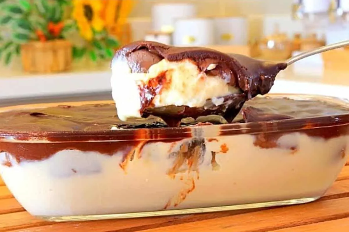 Bombom gelado na travessa: sobremesa fácil e deliciosa que fica pronta em poucos minutos.