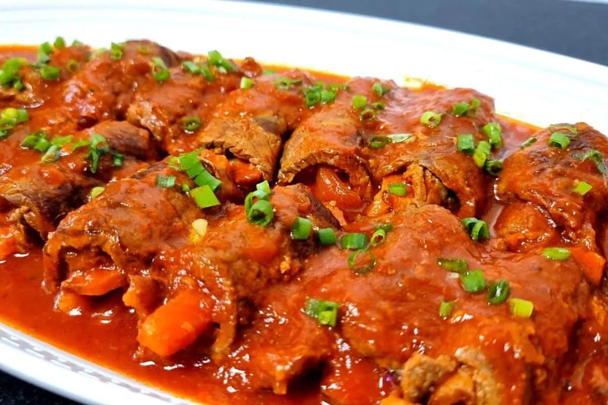 Bracciola ou bife a rolê para servir um prato clássico e saboroso no seu jantar de fim de ano